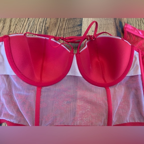 Victoria’s secret camisole red bra, corset concert festival - Picture 10 of 10
